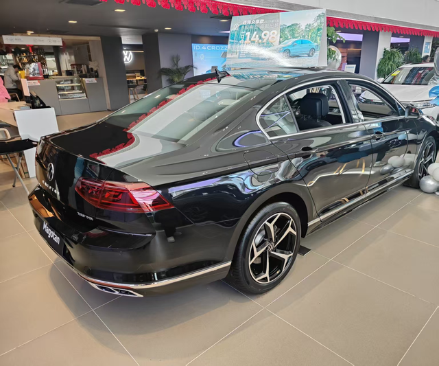 26款迈腾380还值得买吗配置减配了
买一辆车，打算结婚用，相中了迈腾和帕萨特的