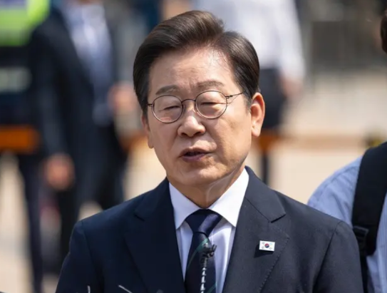 李在明：“确信李俊锡将与金文洙合并”

李在明候选人当天在自己的Facebook