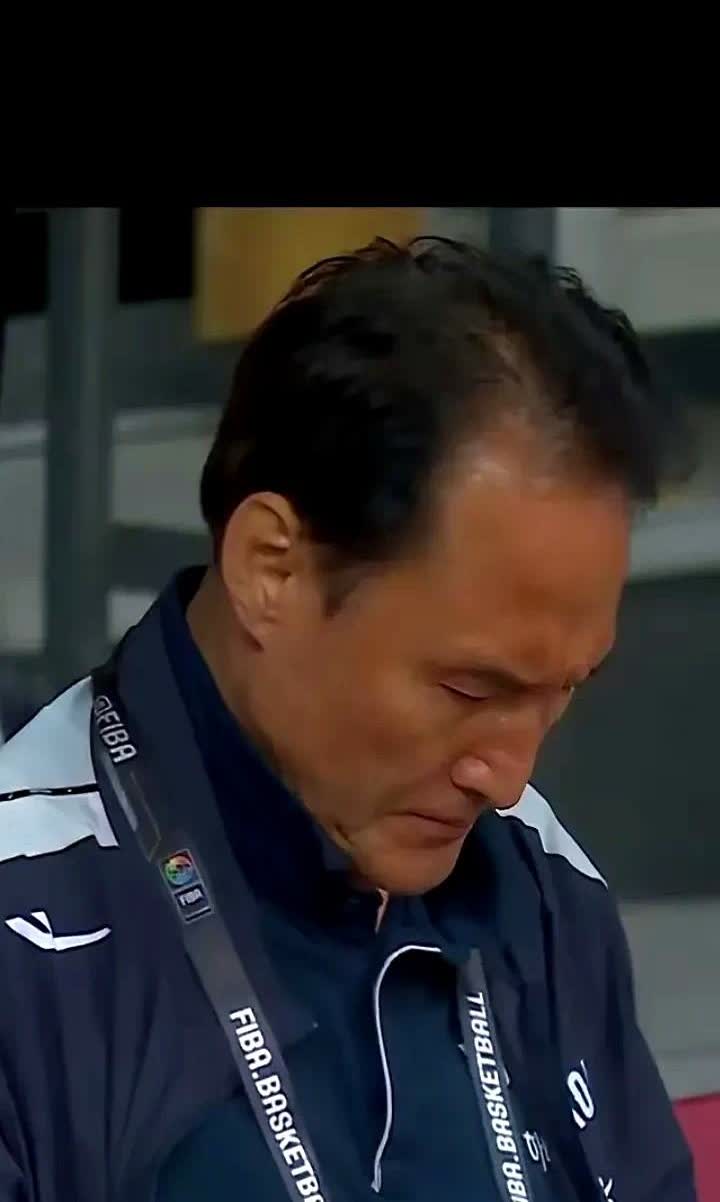 新西兰输给中国男篮之后，他们的教练及球员都与中国男篮教练和球员握手，双方和和气气