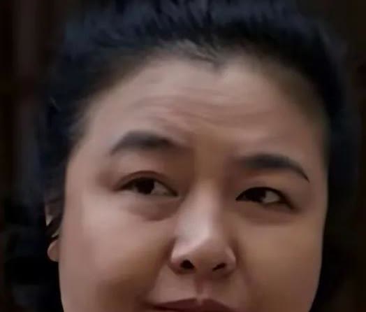 我滴个乖乖！猜猜照片中的她是谁？单看这张照片，谁能想到富态十足的她，想当年也是娱