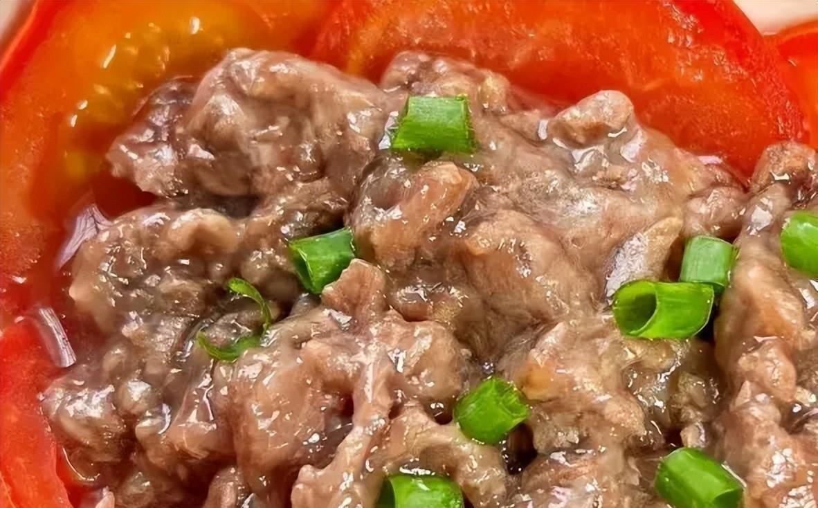 当她愿意为你蹲下，不是妥协，是把你放在了心尖上；而他会停下来等你，才是对这份温柔
