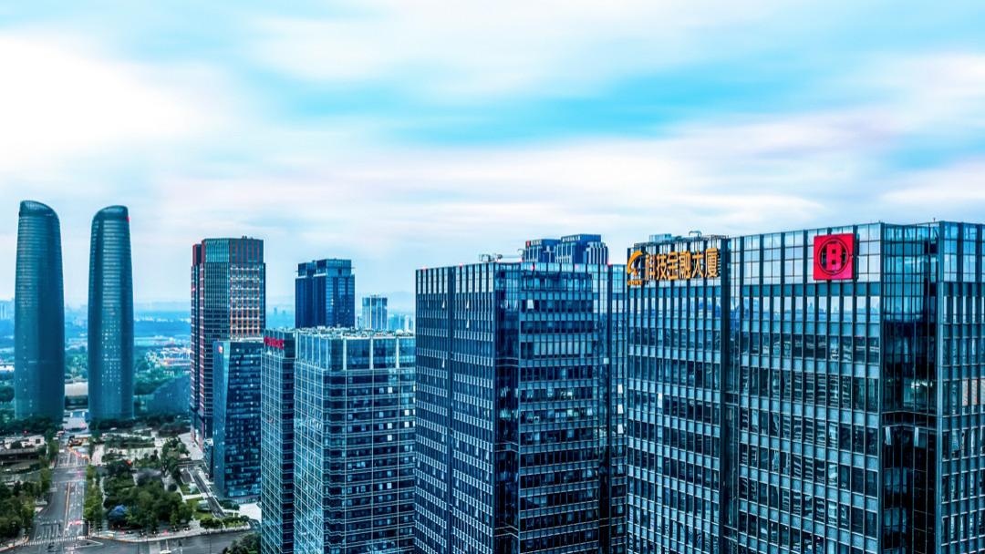 一杯盖碗茶背后的千亿产业：成都的“快慢”成事哲学