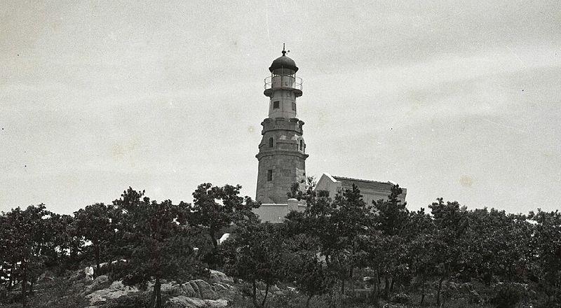 1998年，青岛一女子遇害，警方在一筹莫展之际，从死者日记中发现该女子与已婚的村