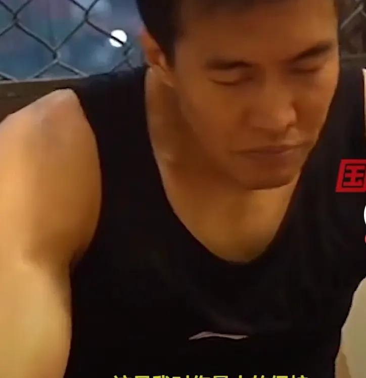 郭艾伦说对方只发了一条信息给他，但是他又没提是什么信息，显然郭艾伦对这条信息是不