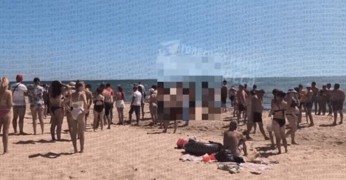 这片海域非常多水雷！这是乌军为了防止俄军登陆，在这片海域投放了大量水雷。可能是由