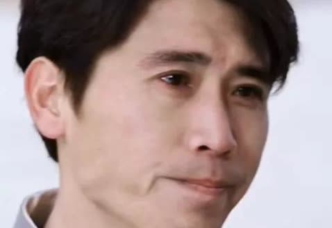 心里咯噔一下。

李乃文最终还是没有忍住。

在短暂的沉默后，用最简短的