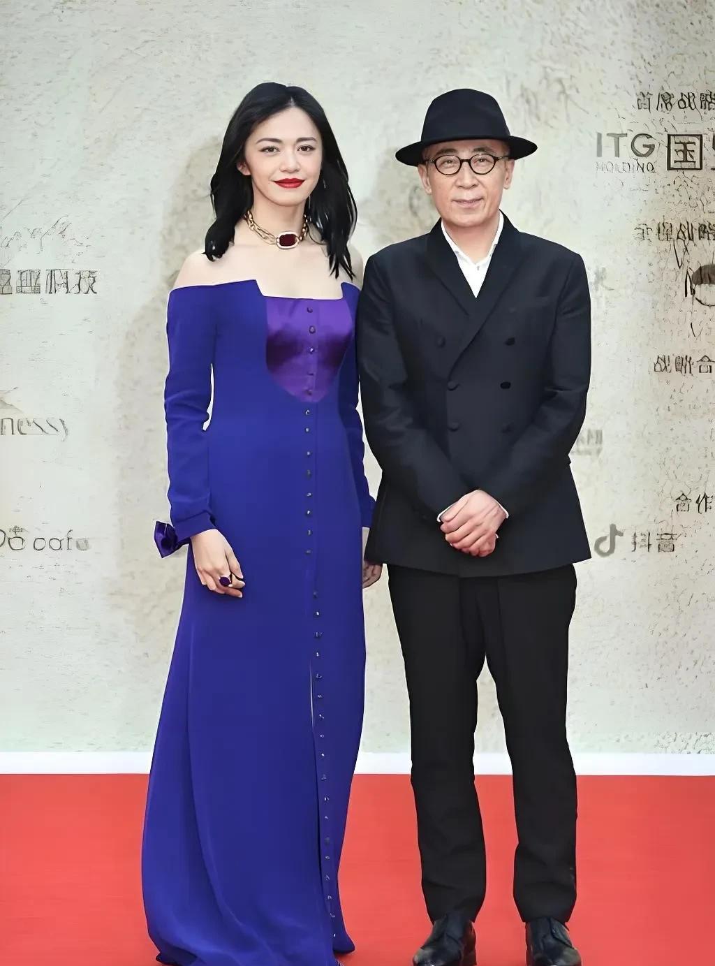 姚晨的中年危机，却无意中拯救了她，照片看上去她真的好漂亮，比起19年前武林外传的