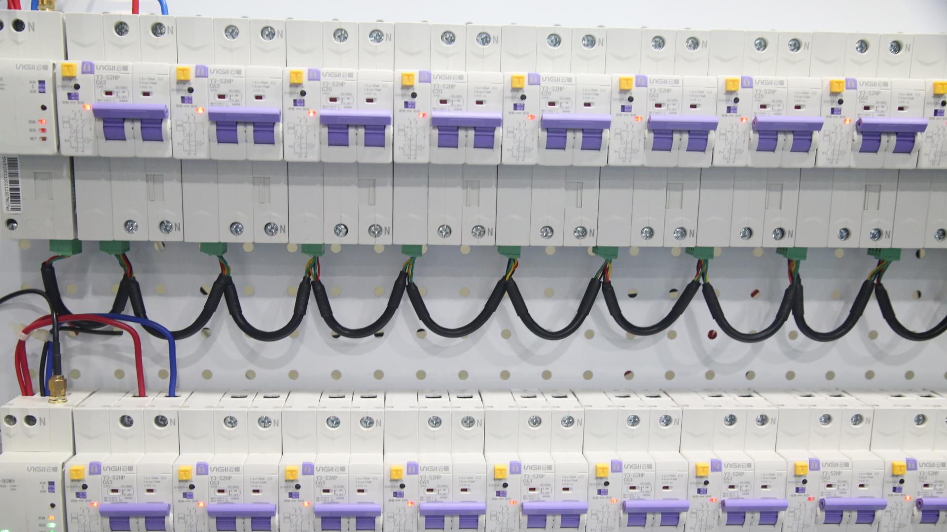 智慧空开：驱动餐饮酒店安全运营与可持续发展的新引擎