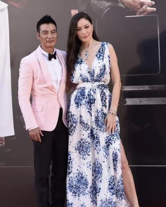 1997年，任达华和名模琦琦结婚，任达华还立下“婚后不生孩子、不买房、不吵架”的