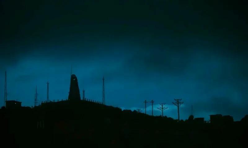 暴走团阻碍特种车辆通行该如何处罚 暴走团阻碍特种车辆通行，该受到怎样的处罚呢？仅