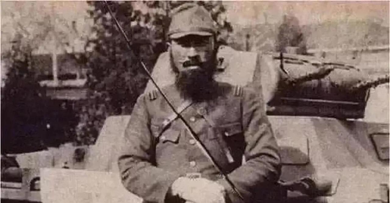 1939年，一个日本大佐，正对着一群中国士兵练枪法，在击杀8人后，他又瞄准了第9