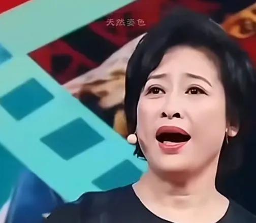 真的是被演戏耽误了歌唱。许娣不轻易上台，上台一张口就惊讶了台下所有的人，人家不仅