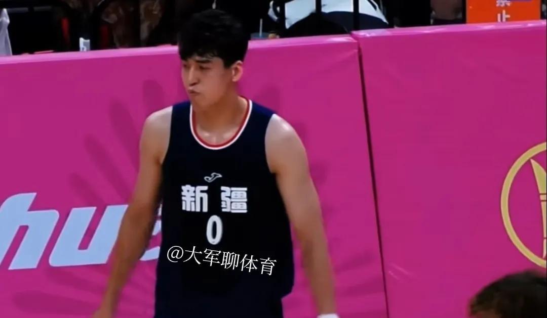 今晚20点，全运会男篮附加赛，新疆男篮将与湖北男篮展开厮杀，争取出线权。
面对以