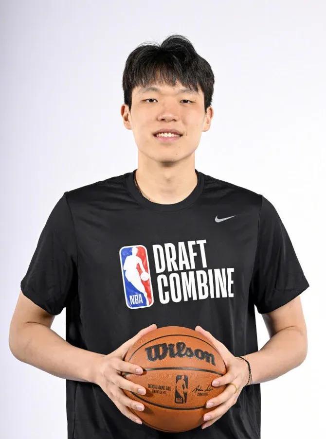 天大的惊喜[爱慕]
下赛季NBA赛场将再现中国球员，开拓者将成为中国球迷的主队[