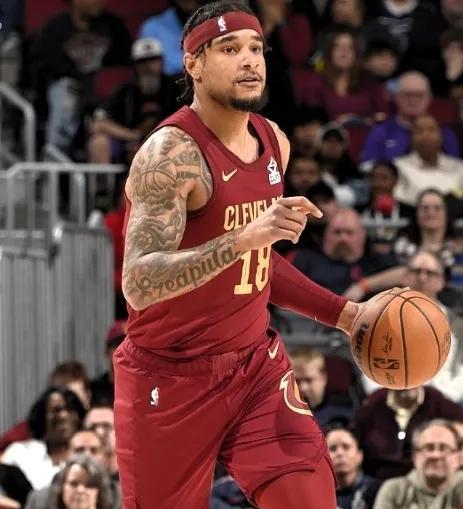 2019年16号秀奥基基离开NBA吗？
奥基基这是要告别NBA，投入皇马怀抱了！