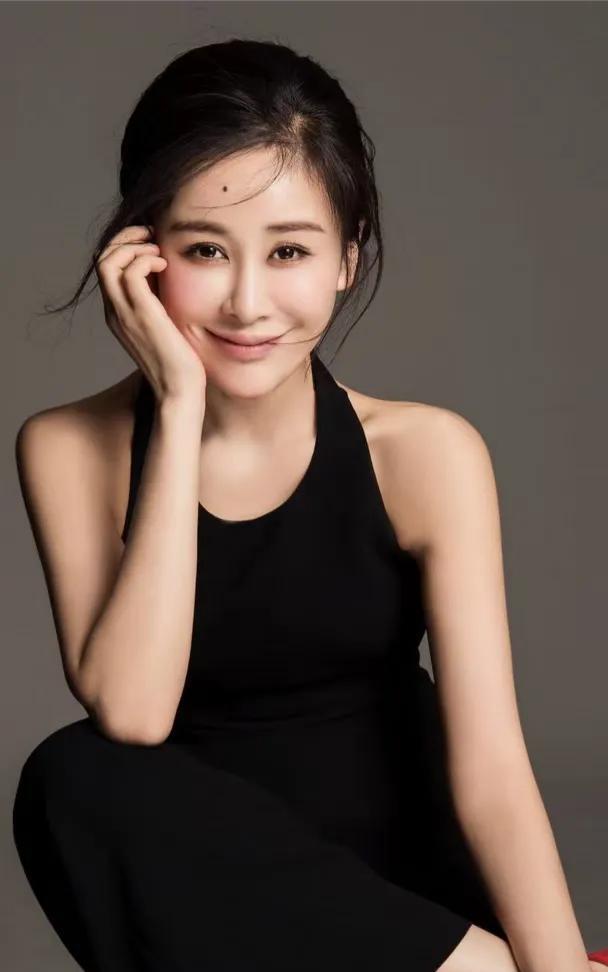 周扬，1985年6月6日出生于辽宁大连 。北京电影学院毕业，中国内地影视女演员、
