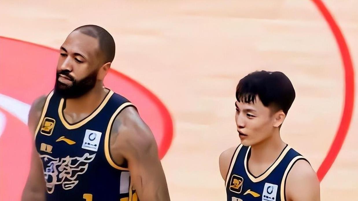 1米79逆袭！CBA顶级外援公开认输：我从没见过这么厉害的矮个后卫