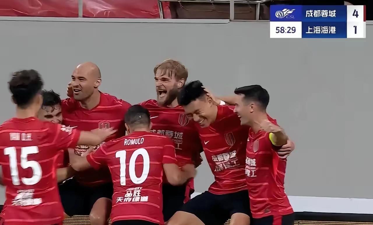 上海海港在客场以1-4的比分惨败给成都蓉城。赛后，海港外援梅伦多在接受采访时坦言