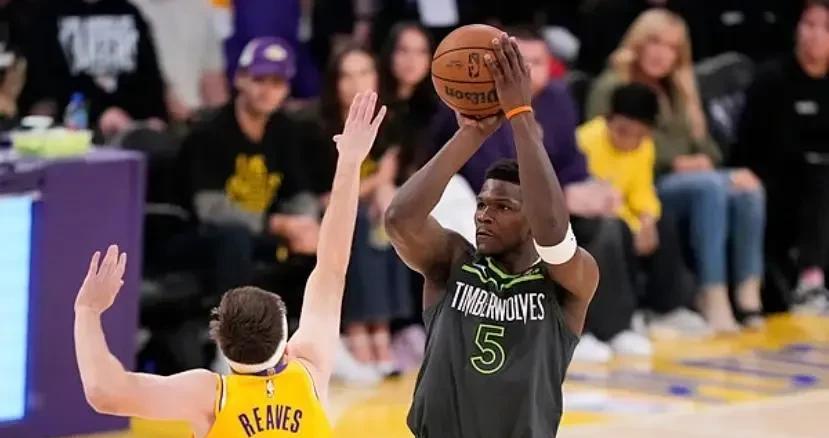 森林狼4-1战胜湖人晋级次轮，成为本赛季首支以下克上的球队
今日NBA季后赛，湖