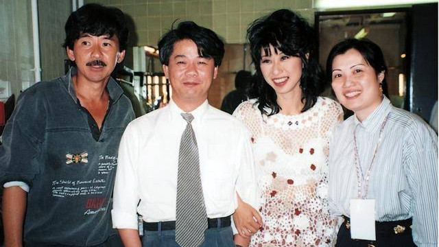 香港著名男星颈部现斑点