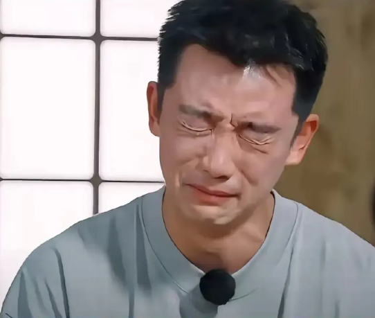郑凯在节目上大哭，弄的人尽皆知

性格外向的郑凯居然会哭

大家都在关心郑凯为什
