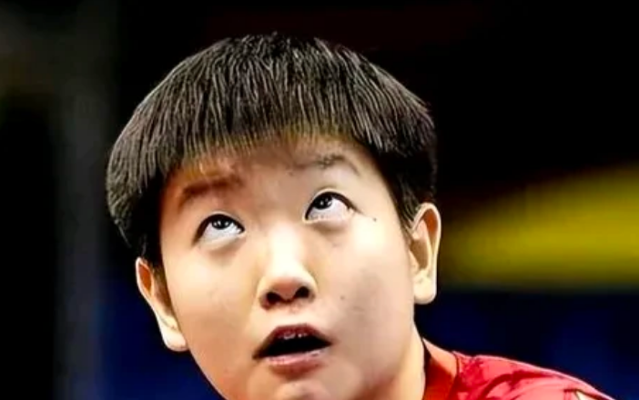 王励勤也发现了
都针对莎莎的短板研究，时间久了就不管用了！为啥说呢？莎莎也知道尽