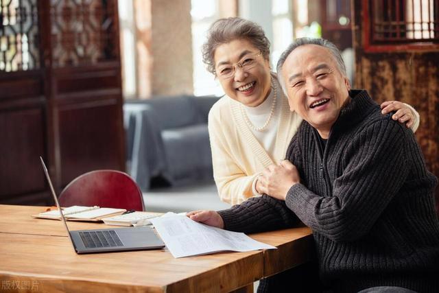 55岁退休环游世界, 四年花光30万, 一场大病让我后悔莫及