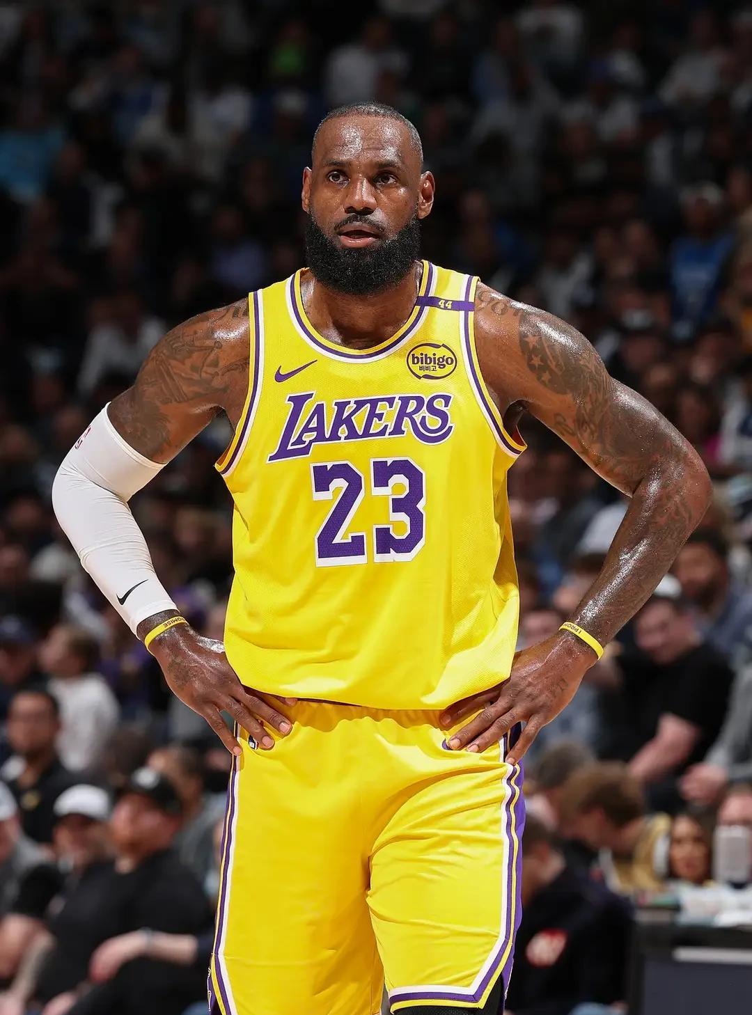 连续出战20个赛季以上！NBA史上仅有11位球员实现了这一壮举。
01 詹姆斯—