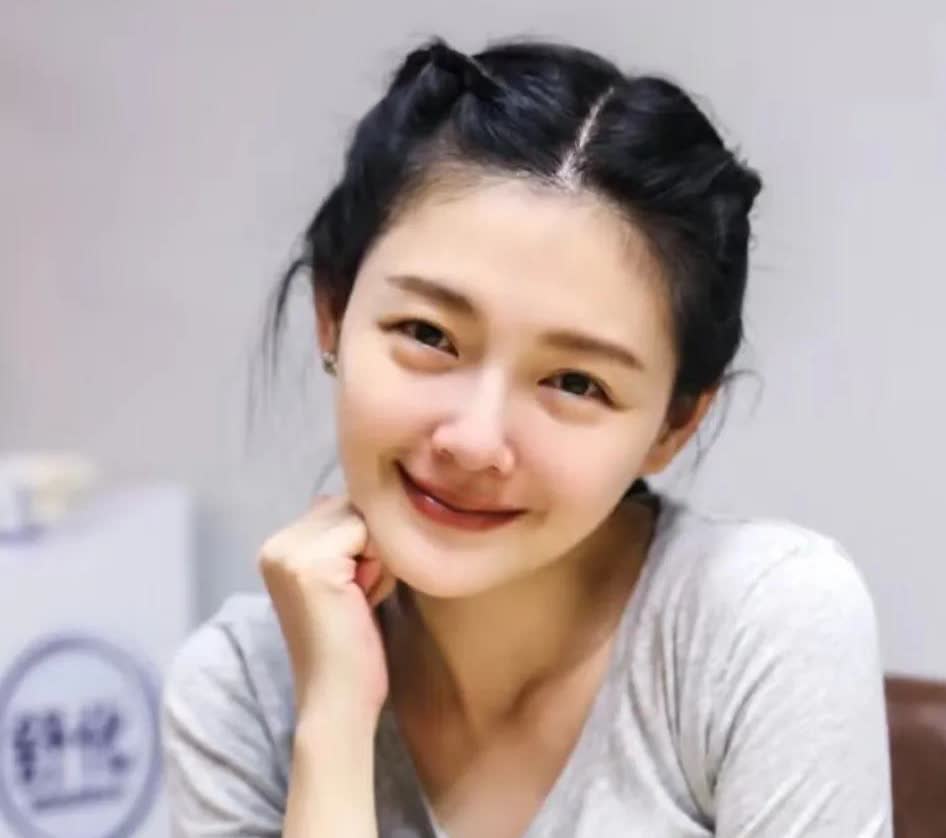 “有人说大S像谜一样，你说她爱财，具俊晔一毛不拔照样爱的死去活来。”
掏出半辈