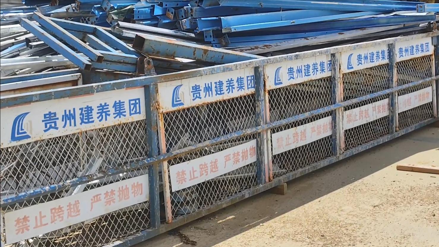 贵安马场：霸占场地堆满建材，国企材料显眼，国资流失还是默许？