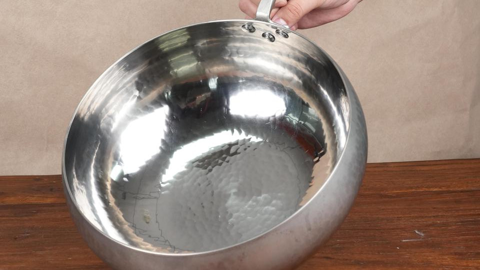 轻若无物，坚若磐石：匠合锤手工锻打纯钛炒锅（镜面/条纹可选）