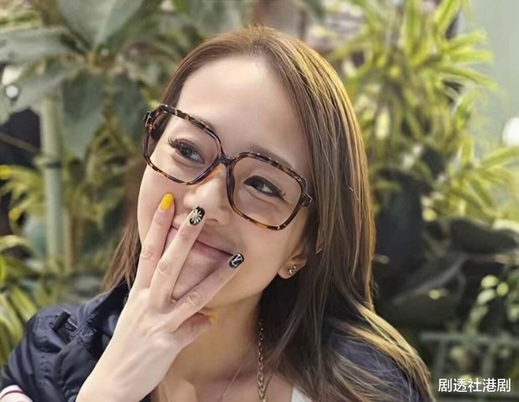 香港过气女星移民英国失败，晒美照主动找工作，收大量骚扰讯息