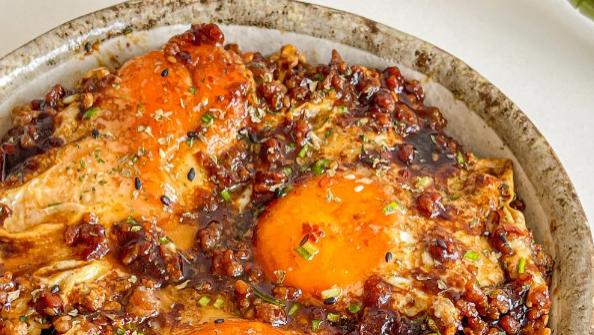 鸡蛋肉沫拌饭：三分钟搞定的“饭遭殃”，香浓到连锅底都想刮干净！