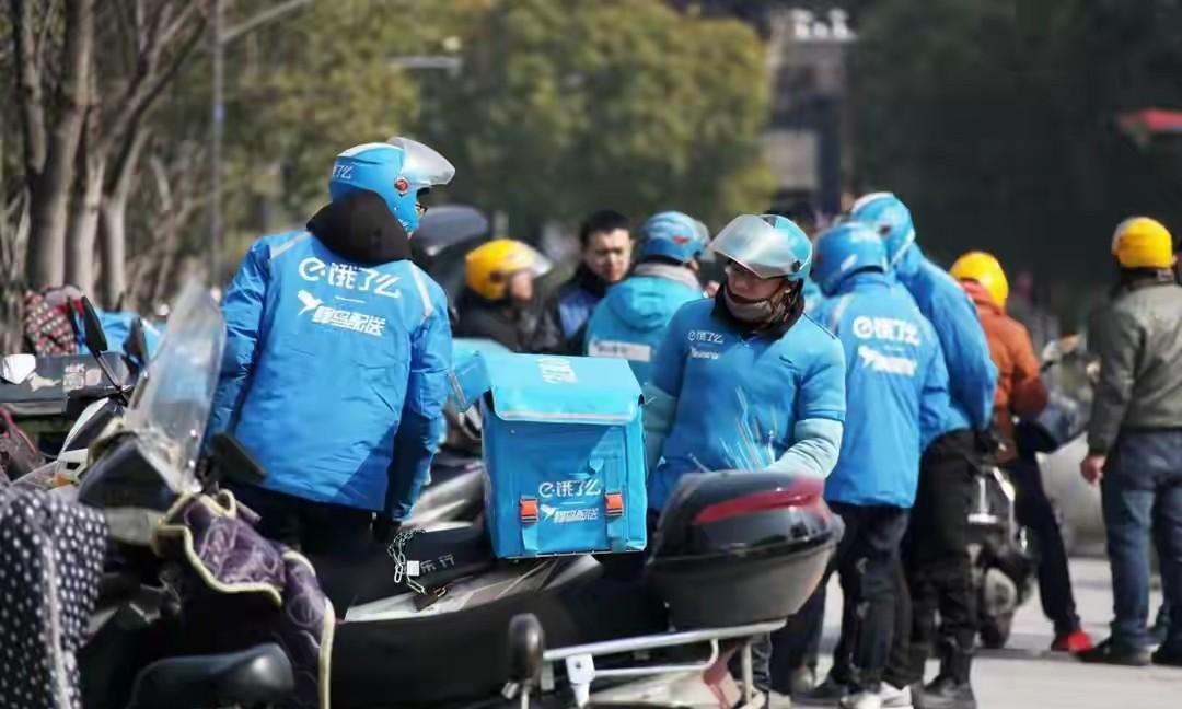 中国从业人员最多的几个蓝领岗位：
1、网约车司机：至少3000万人
2、货车司机