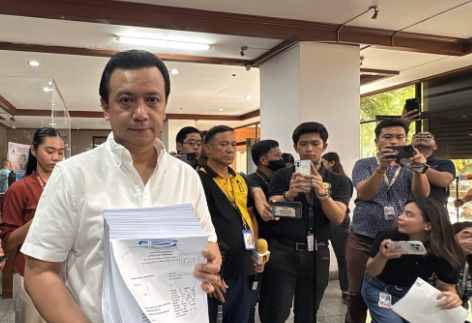 菲律宾前参议员安东尼奥·特里兰尼斯四世向监察员办公室提起申诉，指控前总统罗德里戈