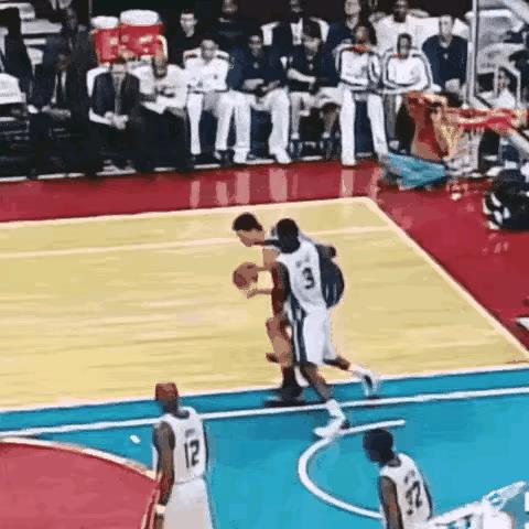 杨瀚森什么时候能打出姚明才去NBA时的这种霸气扣篮，就有希望了，杨瀚森其实不缺天