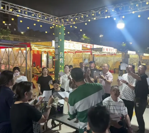 泰州球迷在整活呢！

苏超联赛第四轮战罢，泰州队1胜1平2负积4分，位列联赛第1