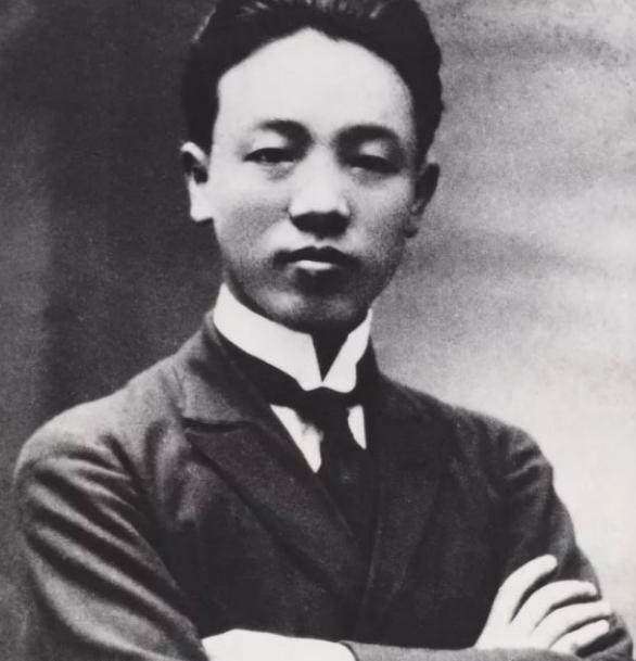 他是周恩来的亲密战友，我党早期领导人，26岁就义，外甥后成总理
“1978年春天