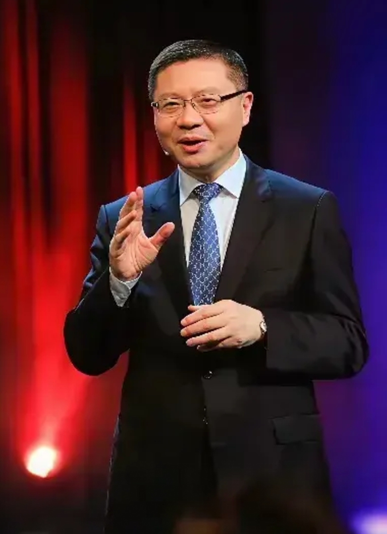 张维为真是越骂越出名！本来他的名气没这么高，知名度没这么广，他做的无非就是受官方