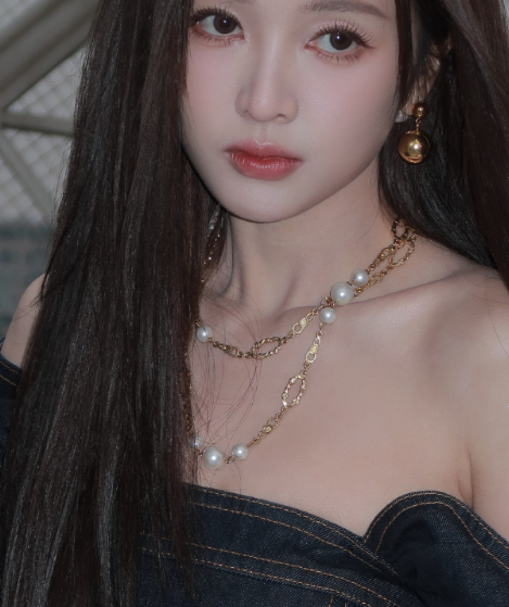 吴宣仪这小性感妆造，这小露香肩的感觉，觉得如何？