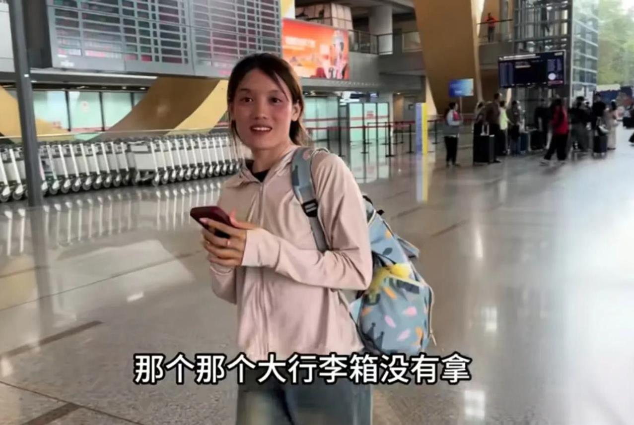 蜜姐姐又来中国了，涛子专程到昆明接的机。
镜头里的大姨子比上次消瘦不少，但状态还