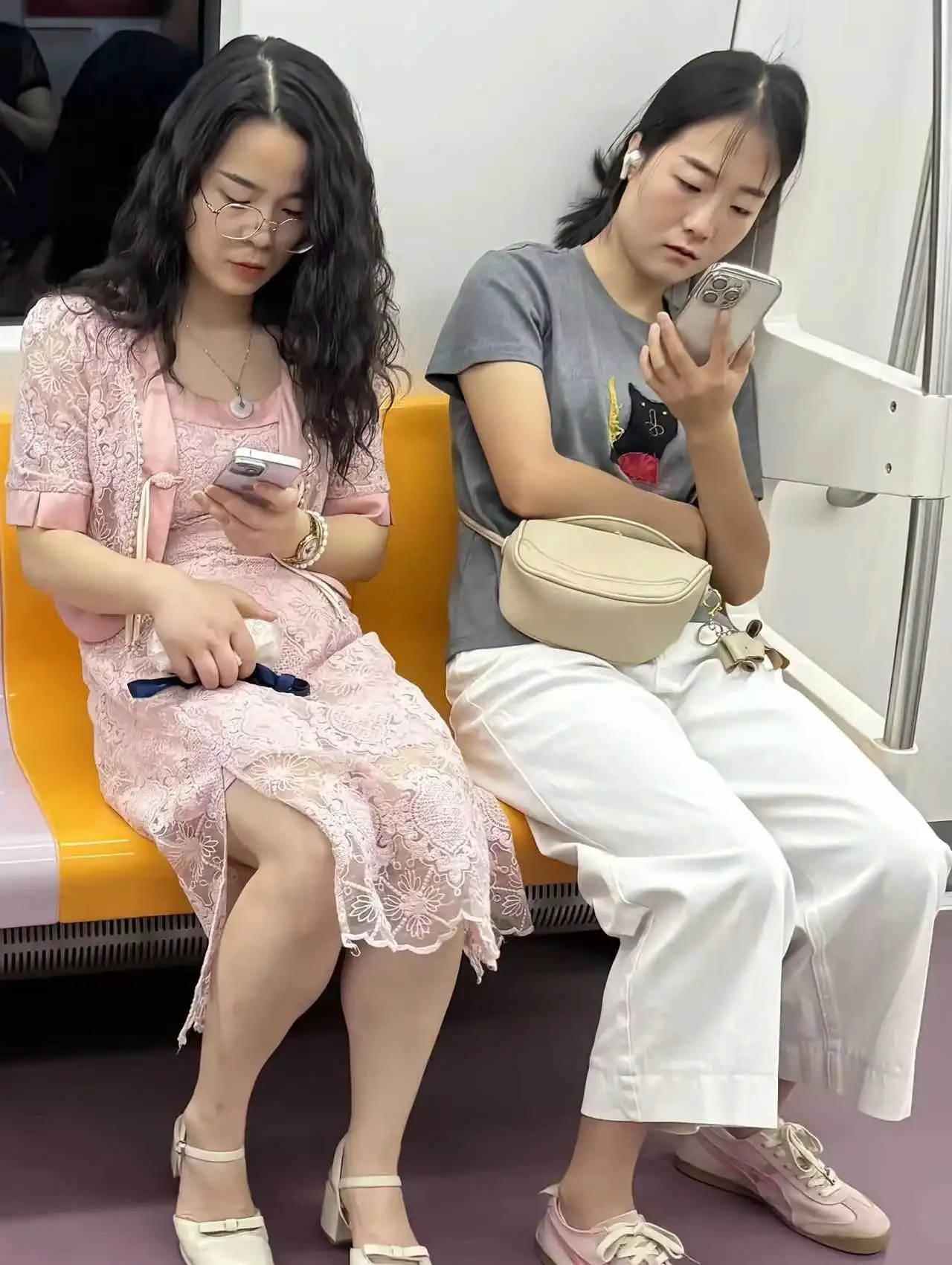 这两个，你会娶哪个过日子？
