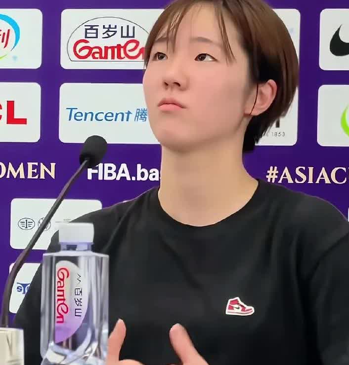 日本女篮后卫一战成名，她的优点一目了然，三分准到爆炸，速度快到李缘也追不上，太自