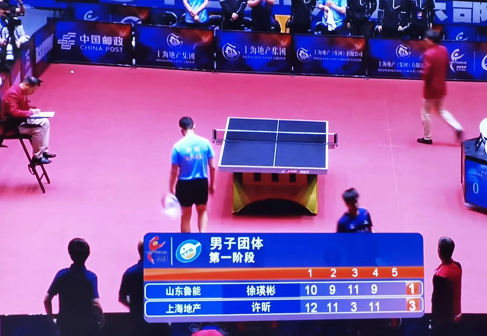 许昕3:1力克徐瑛彬！



这场比赛精彩绝伦，上海队的许昕和樊正东无疑是全场的