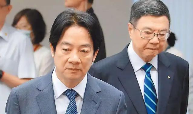 #赖清德跪了岛内网友怒了#色厉内荏，死鸭子嘴硬，就是如今的台当局。此前，民进党当