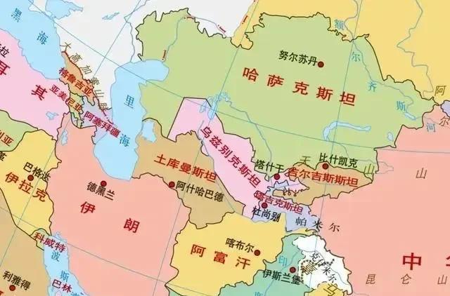 看地图，伊朗西边是伊拉克，东边是阿富汗，如果伊朗乱了垮了，那么中东就没有反美先锋