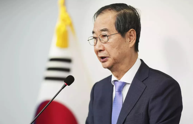 【不敢报复美国，韩国拿中俄“开刀”，宣布了一道制裁令】
面对特朗普的关税施压，韩