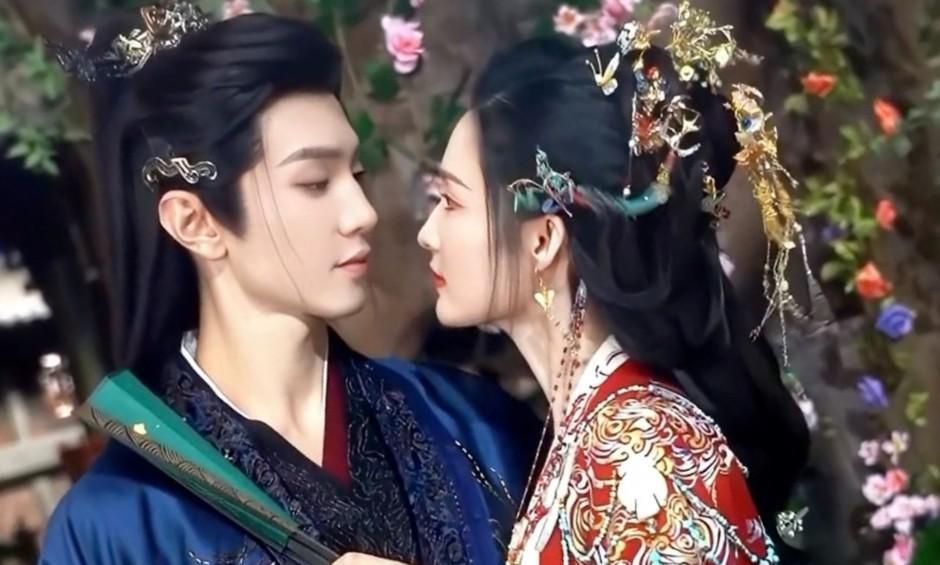 李沁做梦都没有想到，
夏静石之所以拒绝与她谈恋爱，
竟然是因为一个娼，妓。
那年