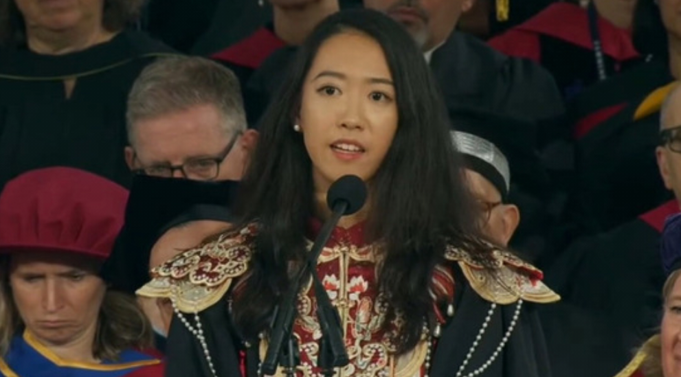 25岁的中国女生蒋雨融在哈佛大学毕业典礼上的演讲引发了广泛关注。
 
5月2