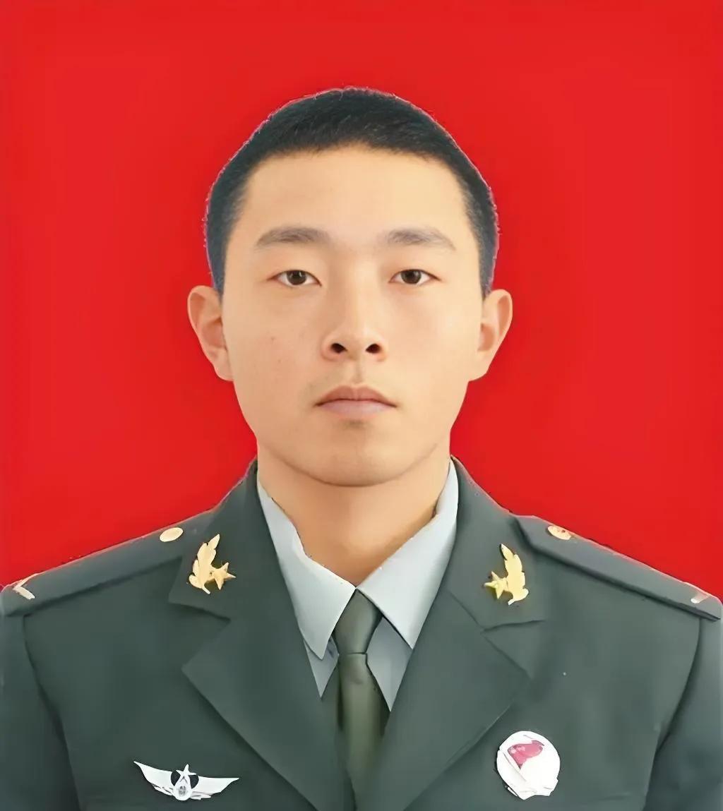 有这样一位英雄，陈祥榕，他两次来到人间，两次都选择成为烈士。2001年出生的他，